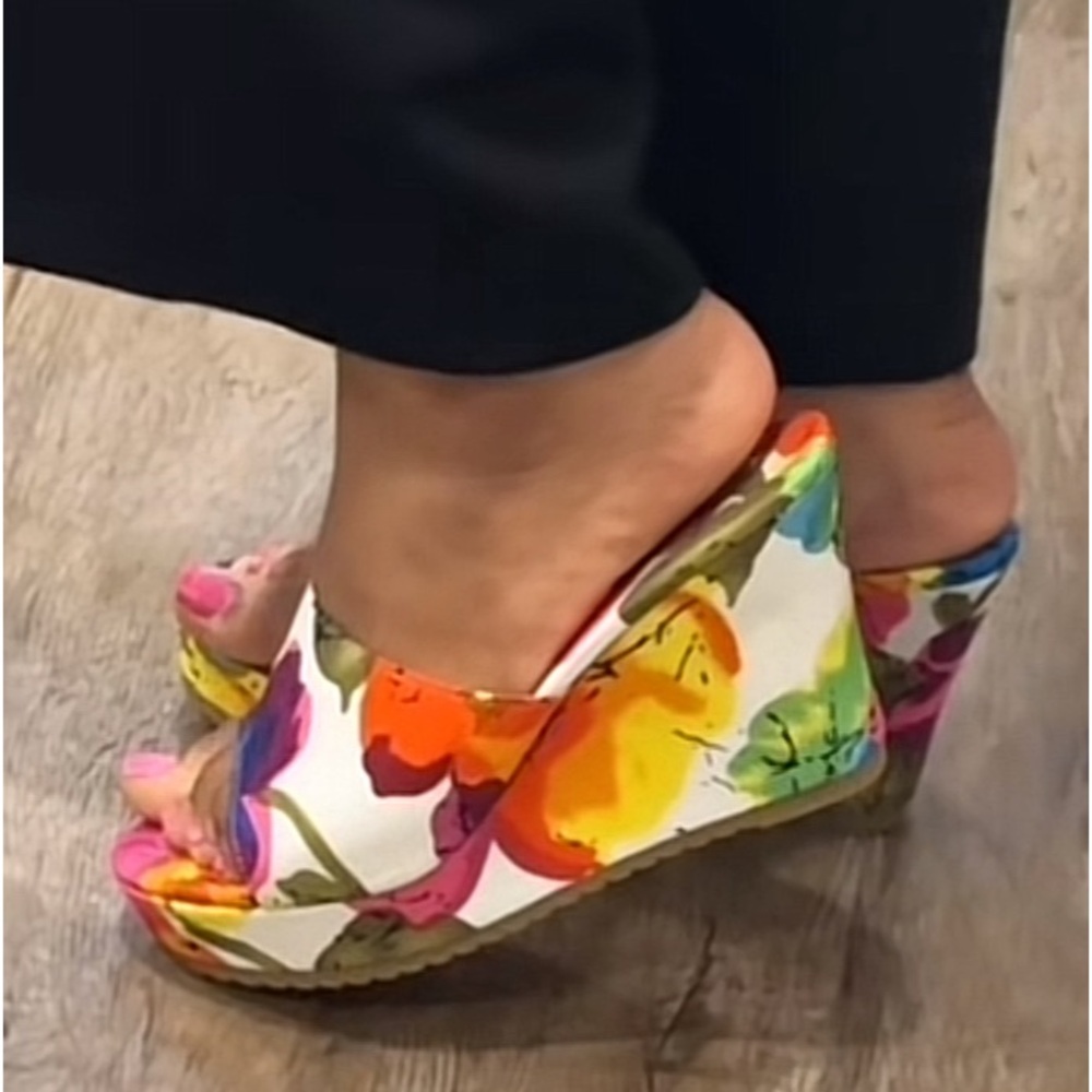 Floral Wedge Sandals - Picture 5 of 7